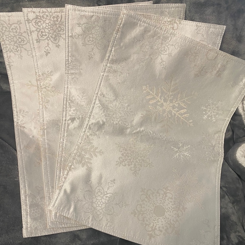 Set of 4 NEW Snowflake placements